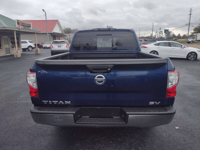 2017 Nissan Titan SV photo 5