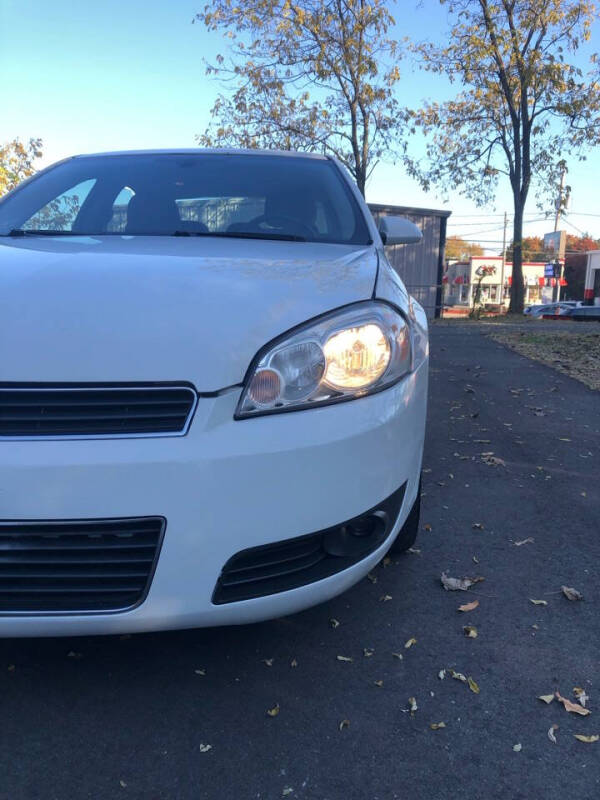 2010 Chevrolet Impala LT photo 24