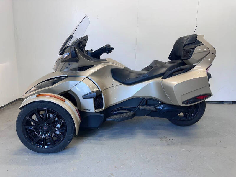 2018 Can-Am Spyder RT Champagne Dark