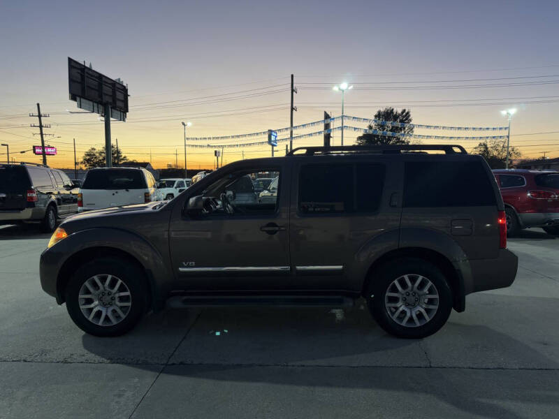 2008 Nissan Pathfinder LE V8