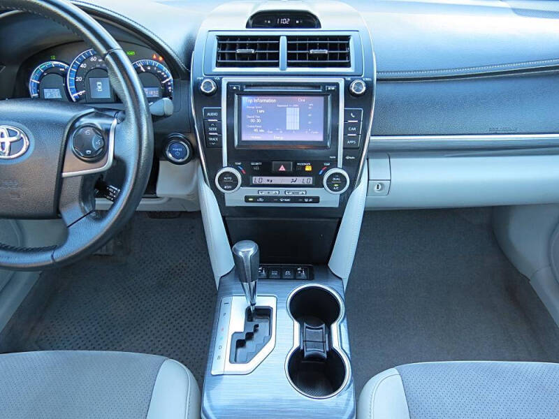 2014 Toyota Camry Hybrid XLE