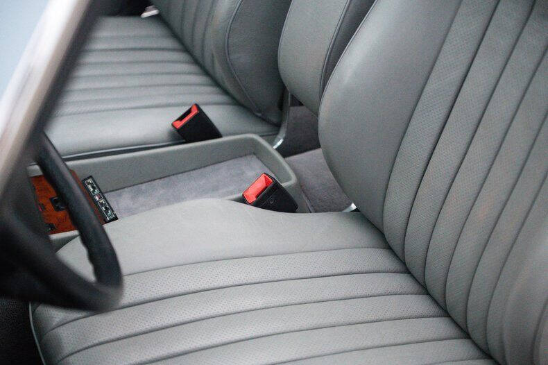 1986 Mercedes-Benz 560-Class 560 SL