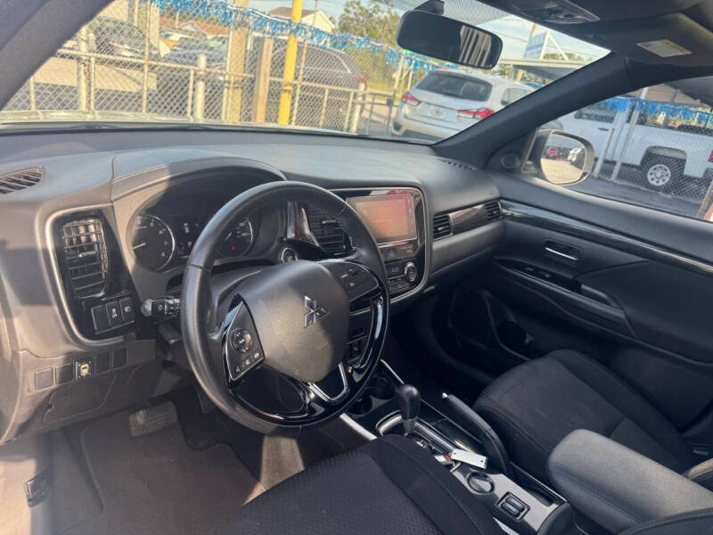 2018 Mitsubishi Outlander LE