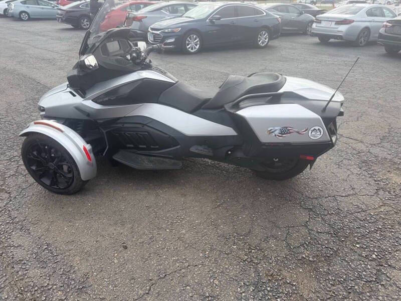 2023 Can-Am Spyder RT