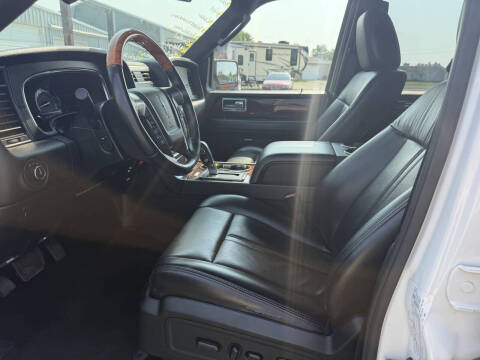 2017 Lincoln Navigator Select