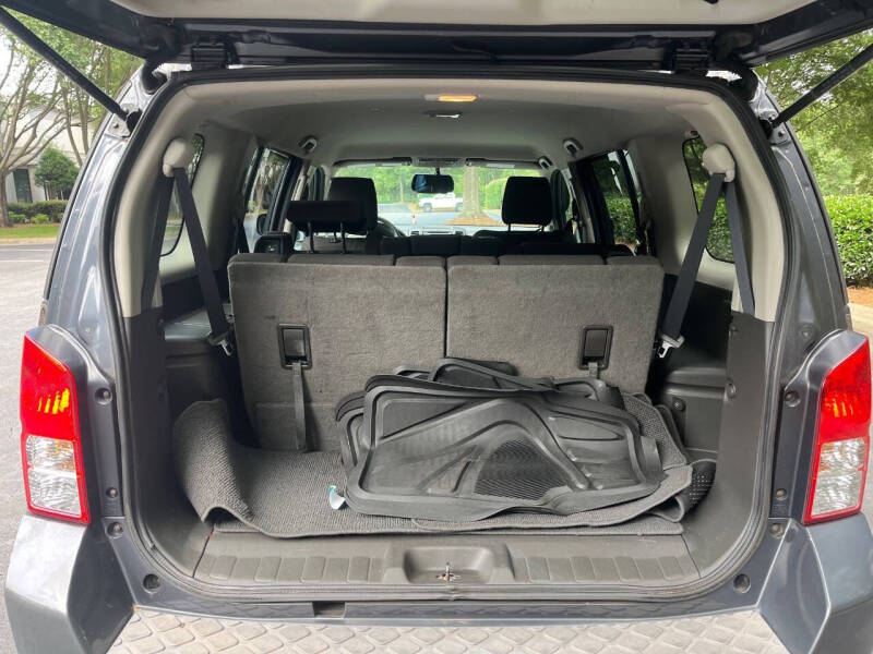 2011 Nissan Pathfinder LE