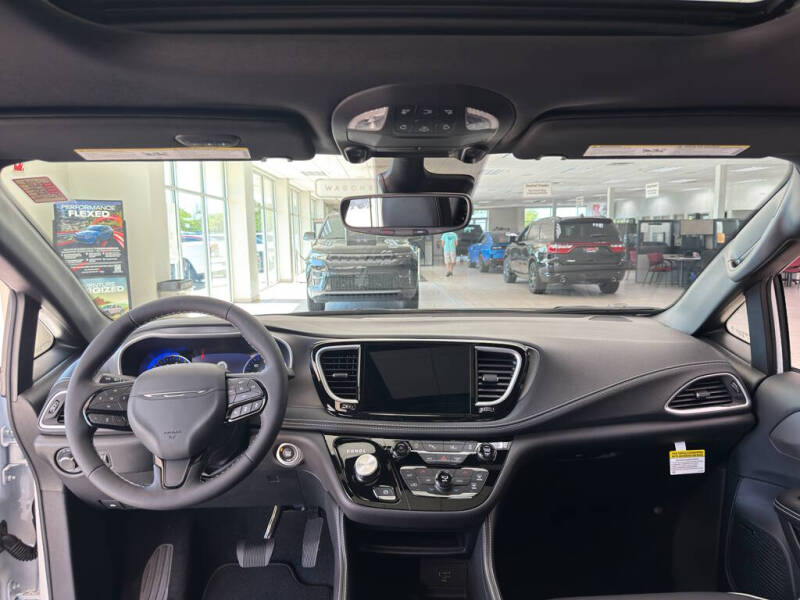 2027 Chrysler Pacifica Limited