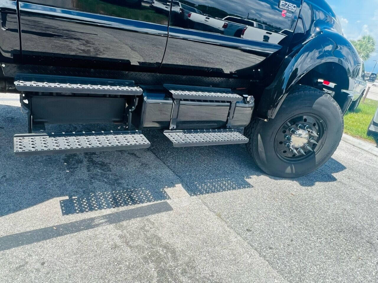 2008 FORD F-750 Cab - $58,000