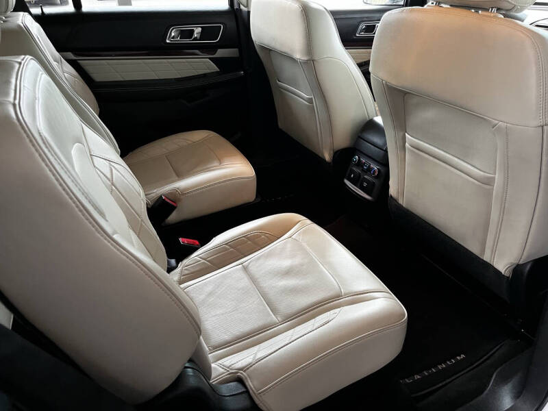 2017 Ford Explorer Platinum