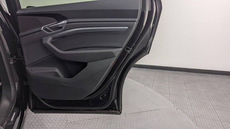 2023 Audi e-tron quattro Premium