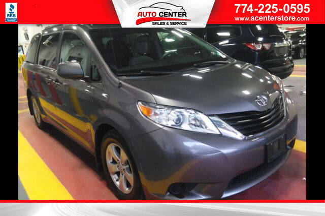 2011 toyota sienna le minivan 4d