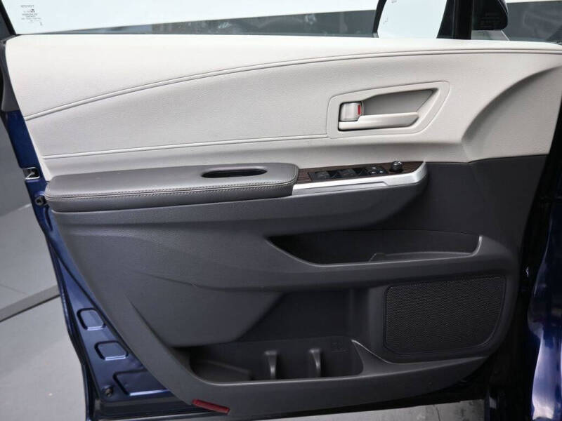 2022 Toyota Sienna LE 8-Passenger