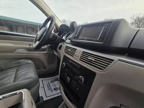 2011 Volkswagen Routan SEL