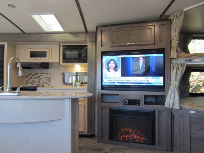 2019 Winnebago MInnie Plus Series 29DDBH