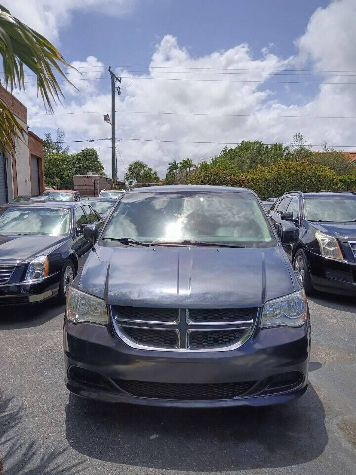 2013 Dodge Grand Caravan Minivan - $3,950