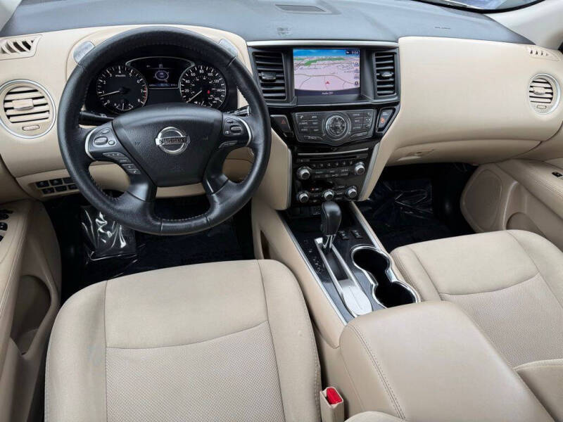 2018 Nissan Pathfinder SV