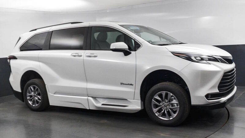 2025 Toyota Sienna XLE 7-Passenger