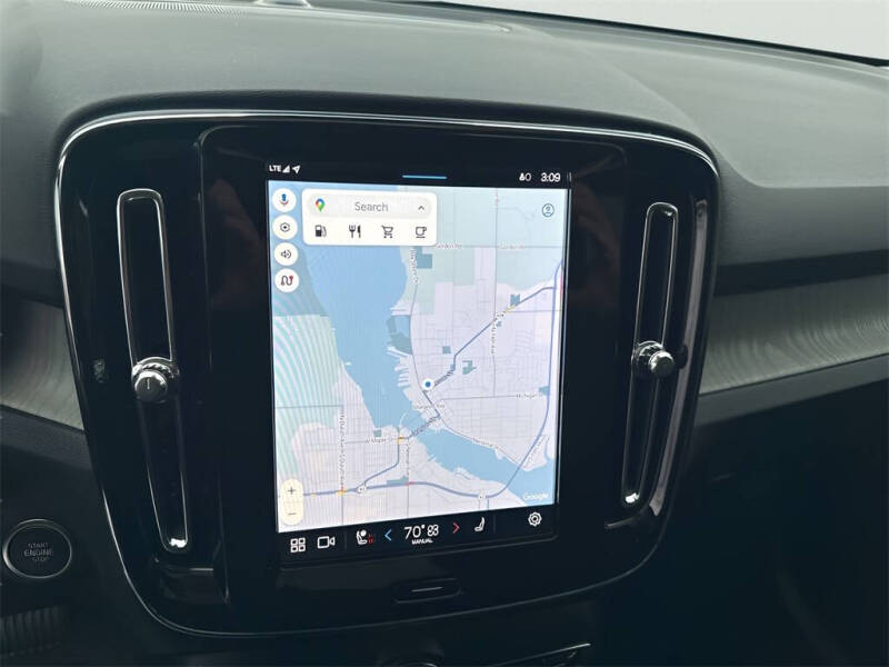 2025 Volvo XC40 B5 Core Bright Theme