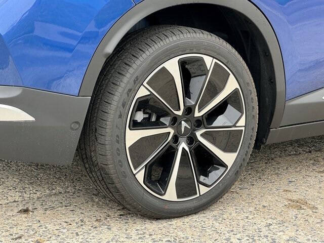 2025 VinFast VF8 Plus