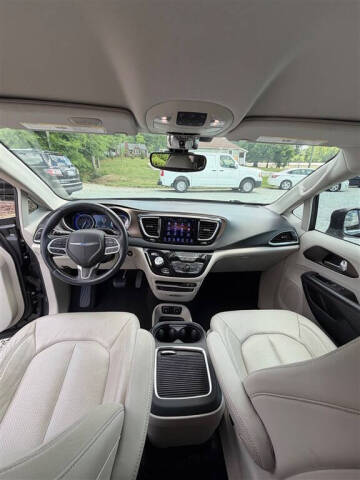2017 Chrysler Pacifica Touring-L Plus