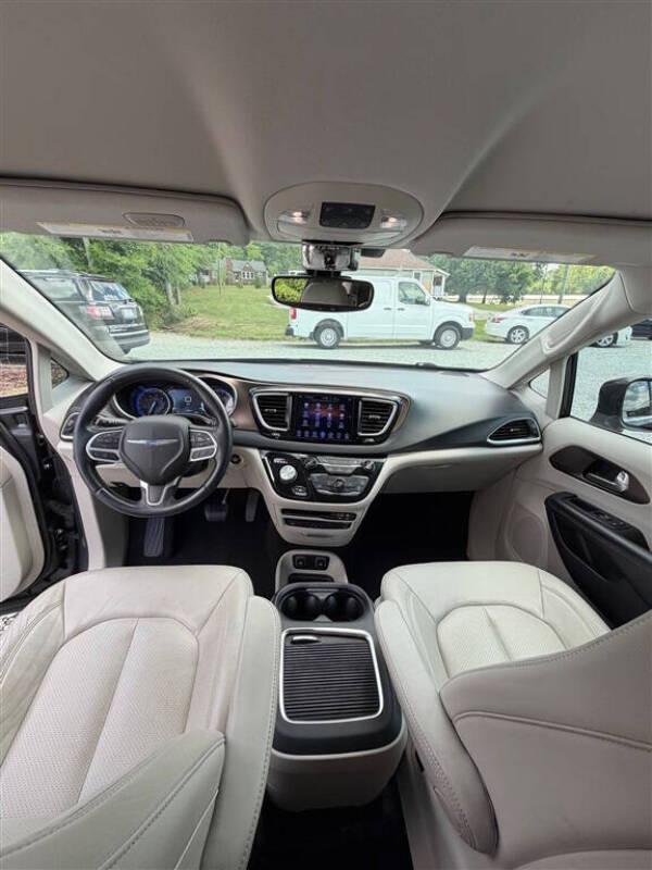 2017 Chrysler Pacifica Touring-L Plus