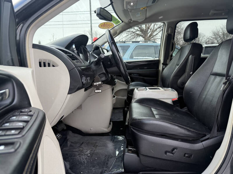 2016 Chrysler Town and Country Touring