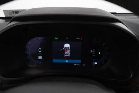 2023 Volvo XC40 B5 Ultimate Dark Theme