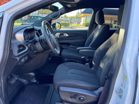 2024 Chrysler Pacifica Touring