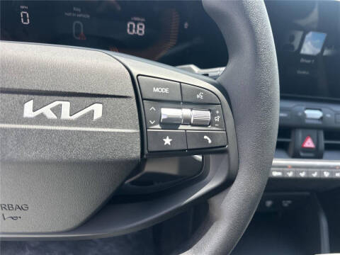 2025 Kia K4 LX