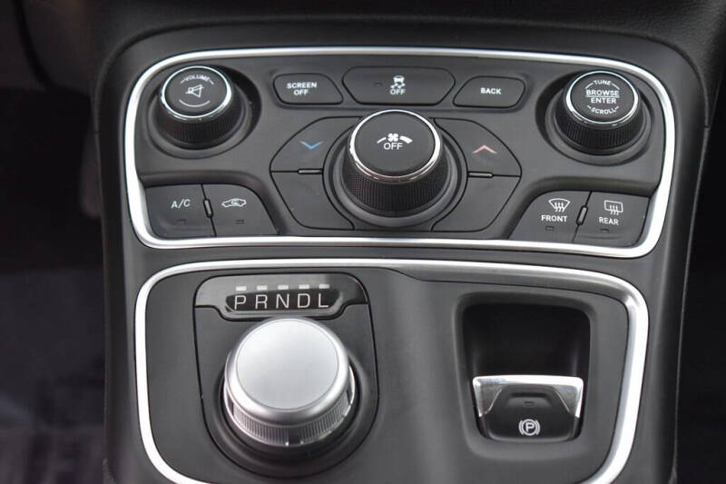 2016 Chrysler 200 LX