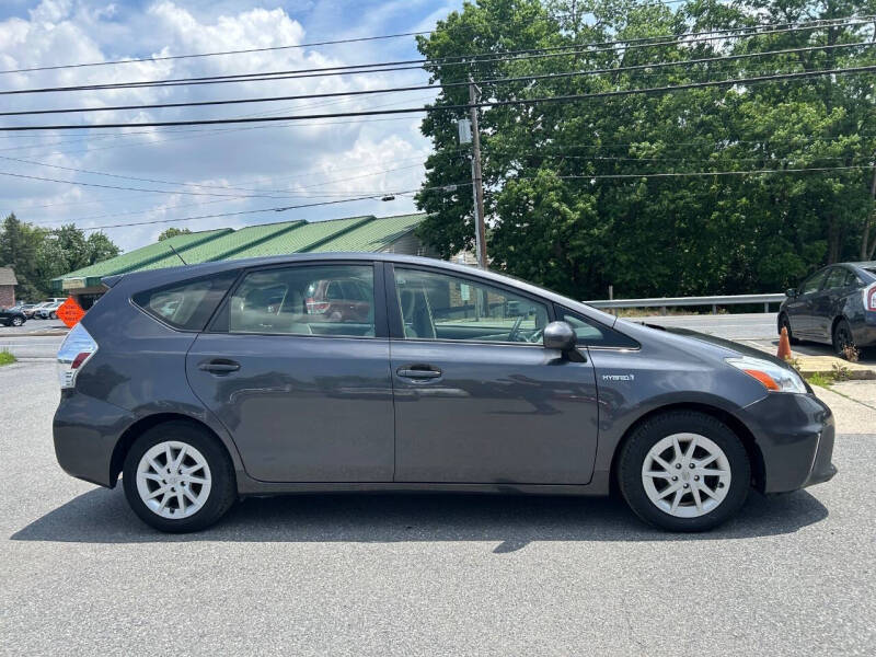 2013 Toyota Prius v Three