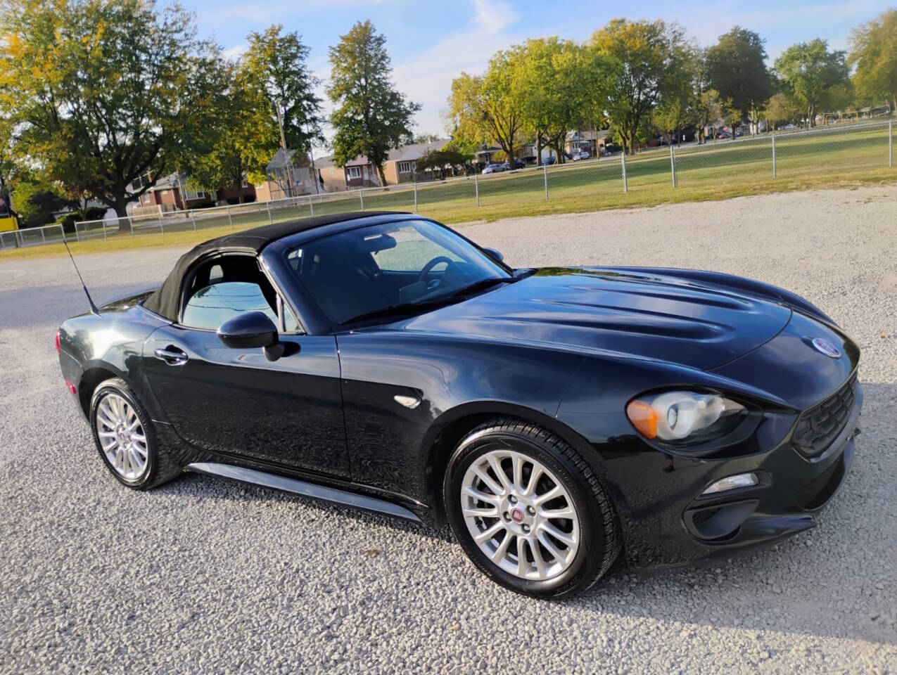 2017 FIAT 124 Spider Classica 2dr Convertible's photo