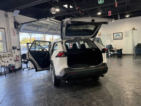 2023 Toyota RAV4 Hybrid XLE