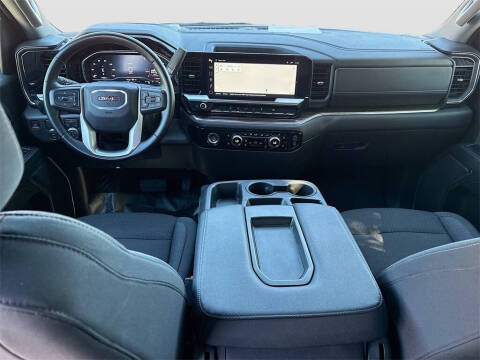 2024 GMC Sierra 1500 Elevation Standard