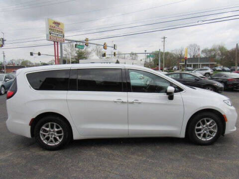 2023 Chrysler Pacifica Touring