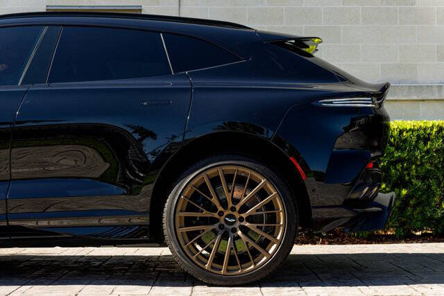 2025 Aston Martin DBX 707