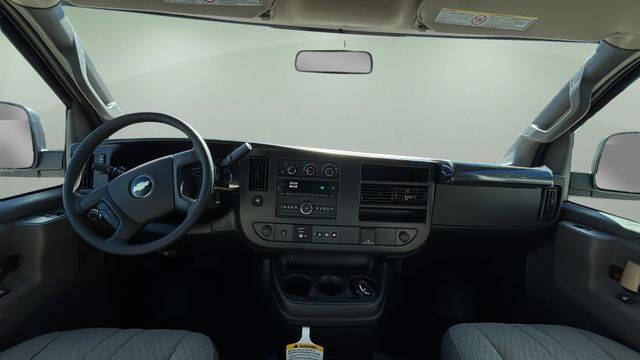 2025 Chevrolet Express 2500