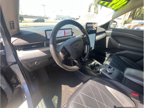 2022 Ford Mustang Mach-E Select