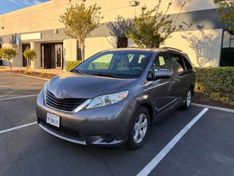 2011 Toyota Sienna LE 8-Passenger