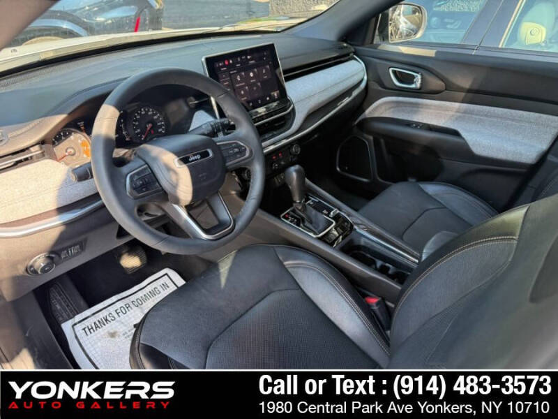 2023 Jeep Compass Latitude Lux