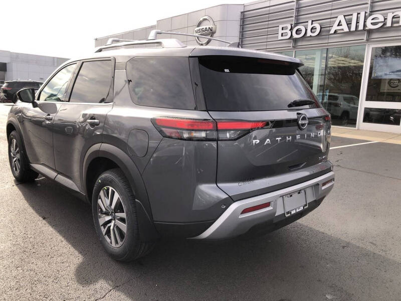 2025 Nissan Pathfinder SL