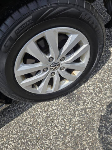 2012 Volkswagen Routan SE