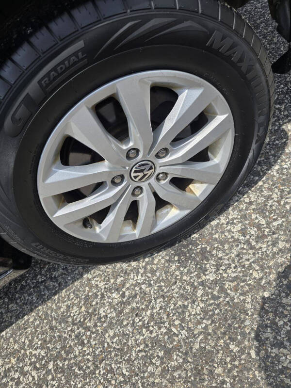 2012 Volkswagen Routan SE