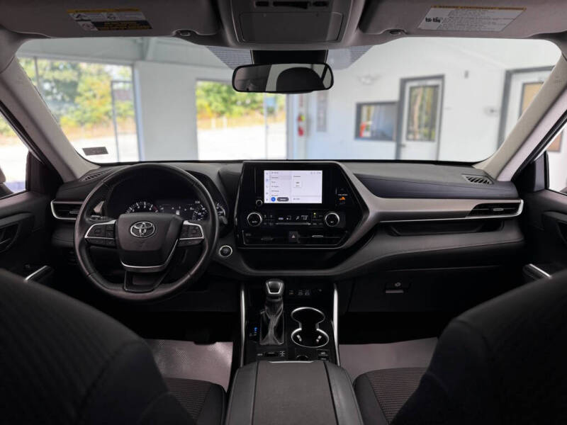 2024 Toyota Highlander LE