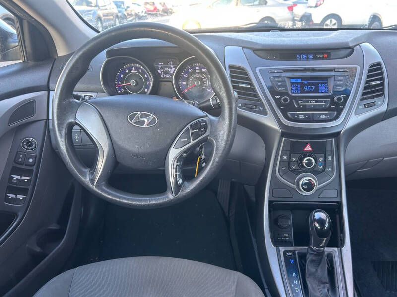 2015 Hyundai Elantra SE photo 12