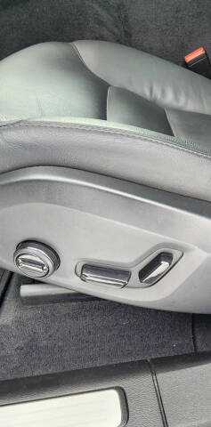 2025 Volvo XC60 B5 Core Dark Theme