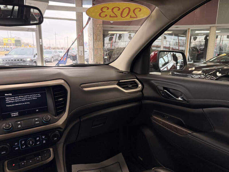 2023 GMC Acadia Denali