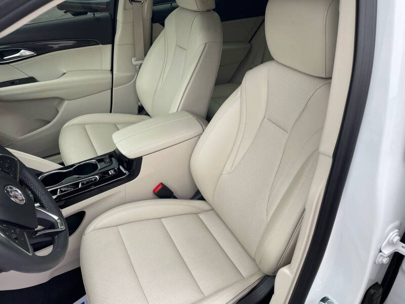 2023 Buick Envision Essence photo 3