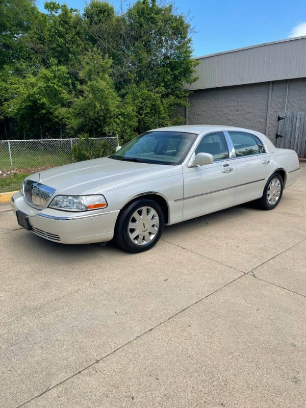 2004 Lincoln Town Car for sale at Executive Motors in Hopewell VA