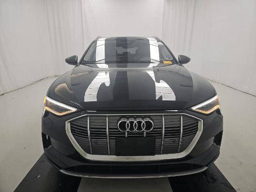2022 Audi e-tron quattro Premium Plus